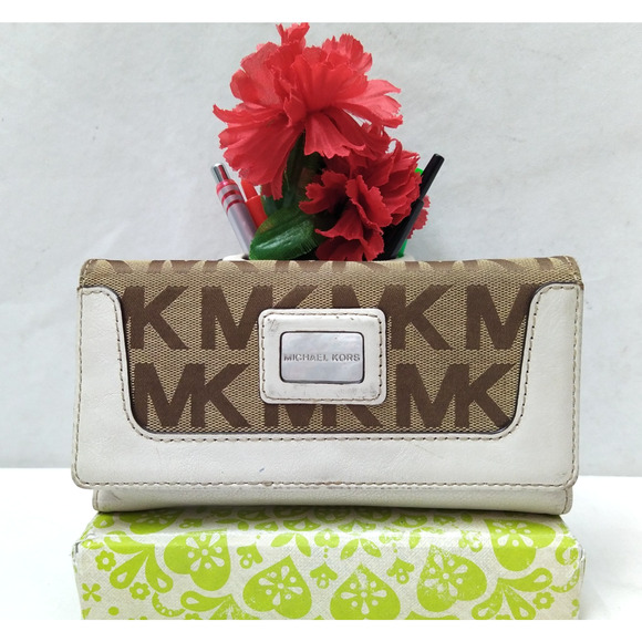 Michael Kors Brown Canvas Leather Trim Credit Card ID Window Bifold Wallet - Picture 2 of 16